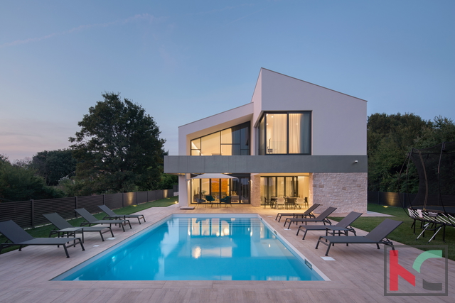 House, 400 m2, For Sale, Ližnjan