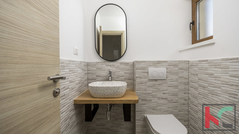 LUKSUZNA VILA&comma; 200m2&comma;TINJAN&comma; &num;NAJAM