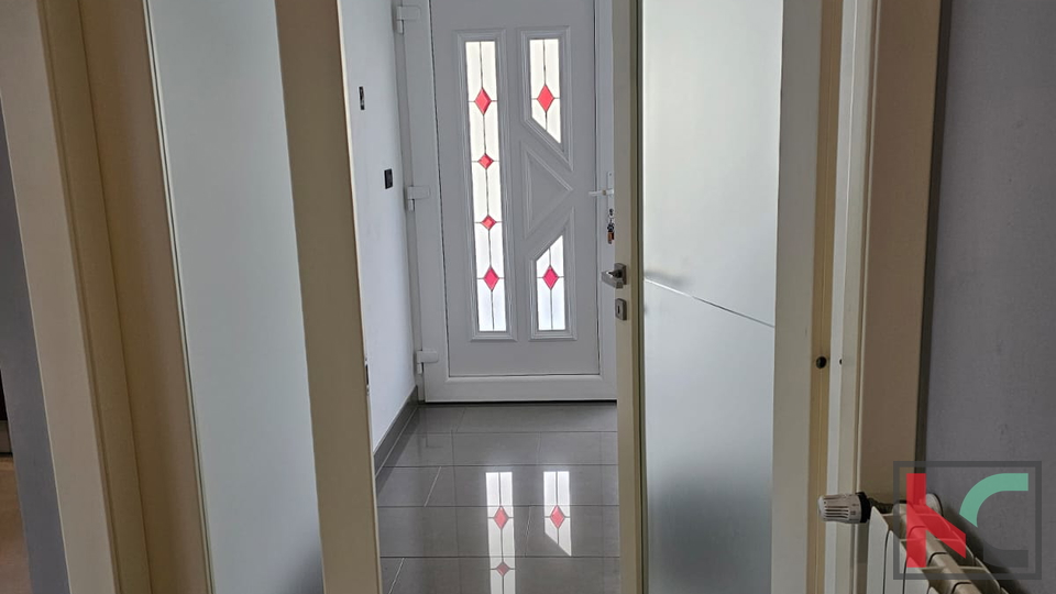 PULA, VALDEBEK, KUĆA SA DVA STANA I GARAŽOM #PRODAJA