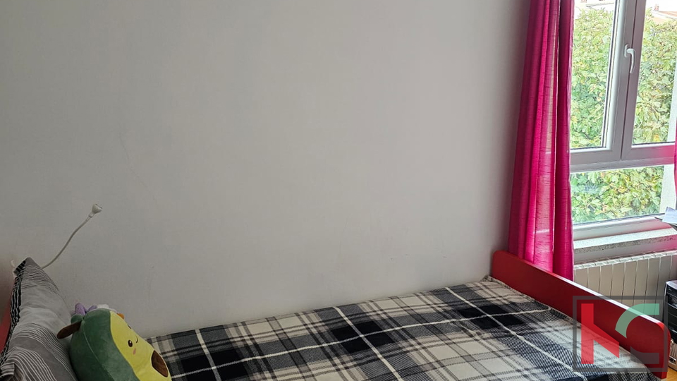 PULA, VALDEBEK, KUĆA SA DVA STANA I GARAŽOM #PRODAJA