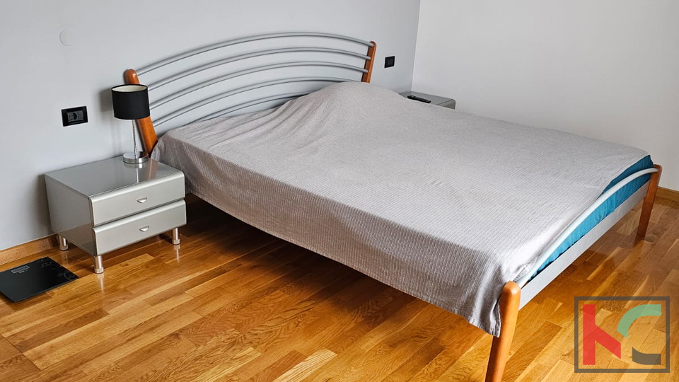 PULA, VALDEBEK, KUĆA SA DVA STANA I GARAŽOM #PRODAJA