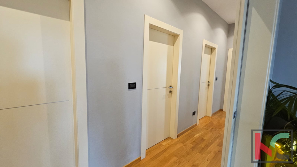 PULA, VALDEBEK, KUĆA SA DVA STANA I GARAŽOM #PRODAJA