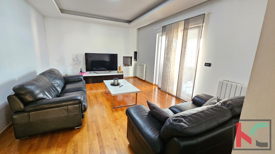 PULA, VALDEBEK, KUĆA SA DVA STANA I GARAŽOM #PRODAJA