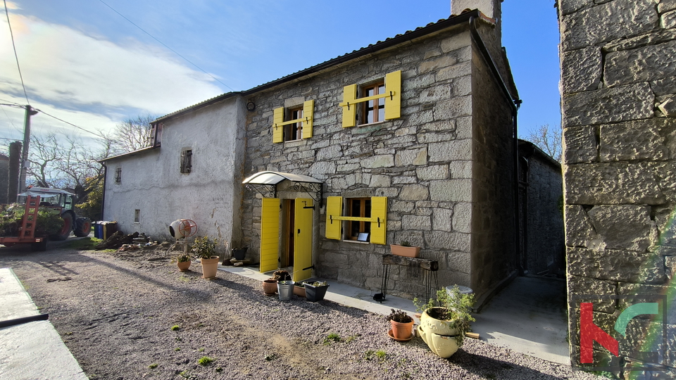 BUZET, CHARISMATISCHES STEINHAUS MIT GARTEN #VERKAUF