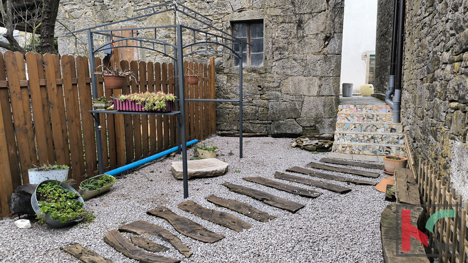 BUZET, CHARISMATISCHES STEINHAUS MIT GARTEN #VERKAUF