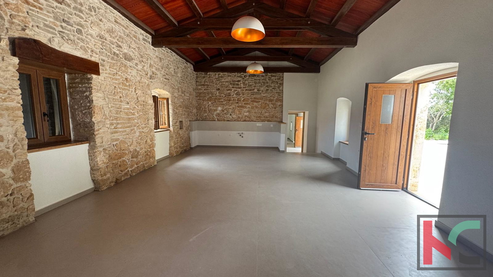 ISTRA, MANJADVORCI, REKONSTRUIRANA KUĆA SA BAZENOM, #PRODAJA