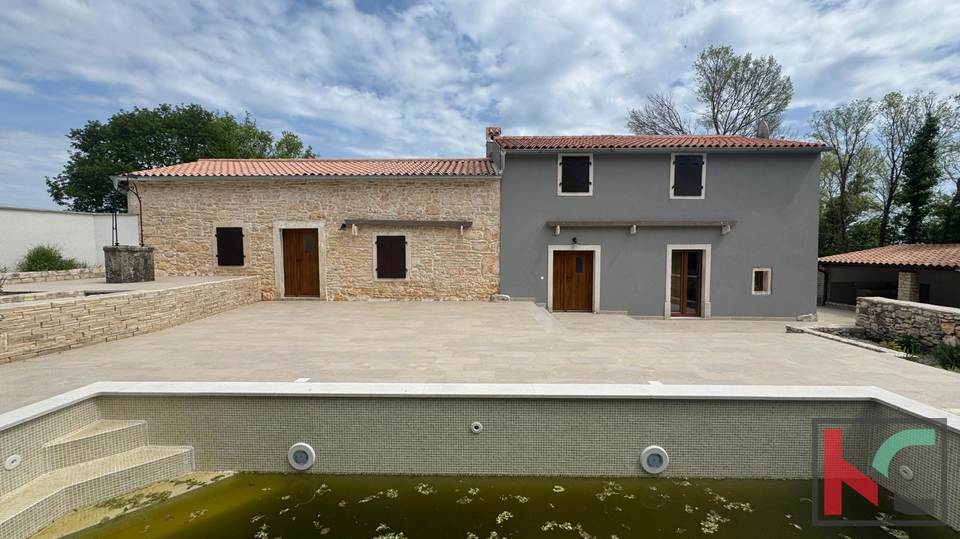 ISTRA, MANJADVORCI, REKONSTRUIRANA KUĆA SA BAZENOM, #PRODAJA