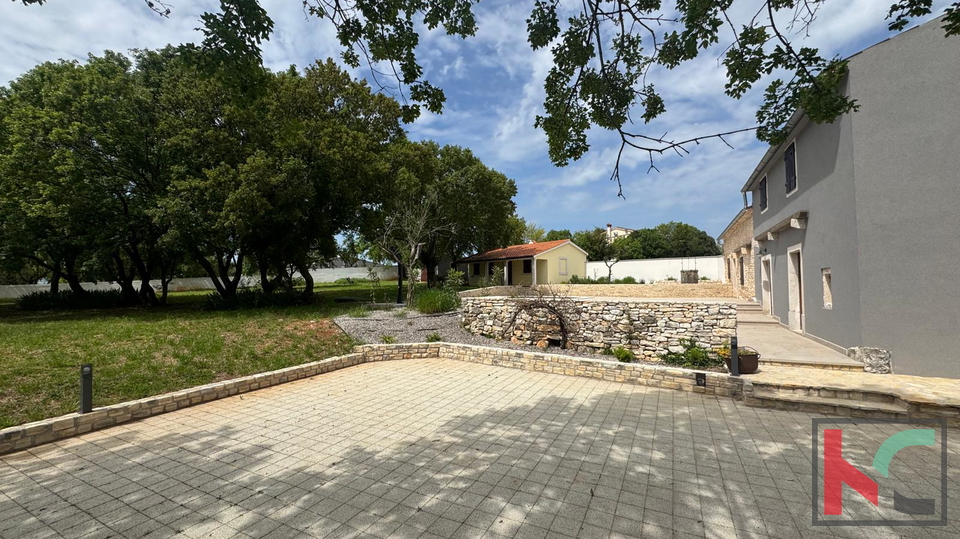 ISTRA, MANJADVORCI, REKONSTRUIRANA KUĆA SA BAZENOM, #PRODAJA