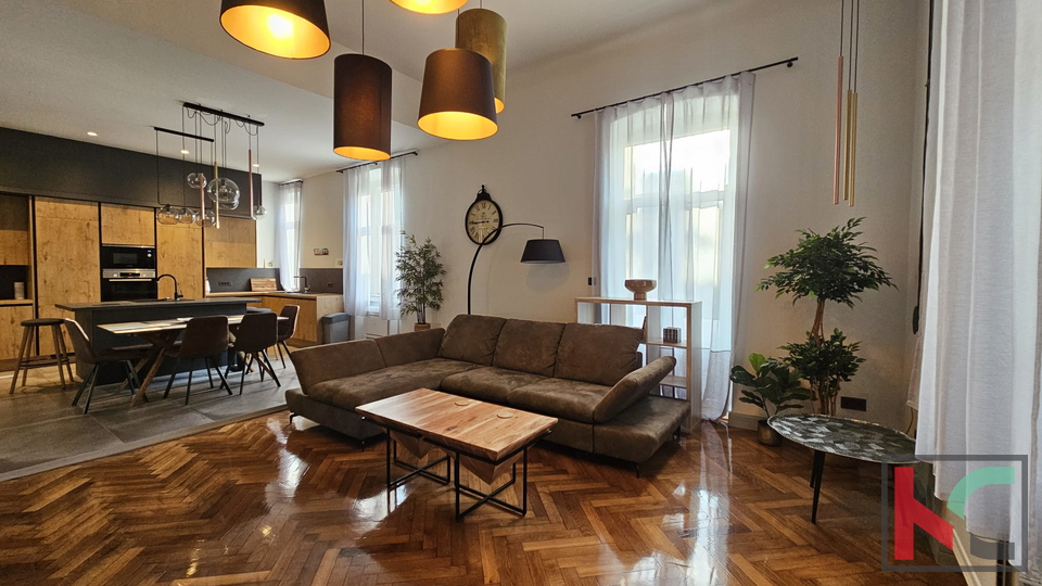 ISTRA, PULA, ČETVEROSOBAN STAN U CENTRU GRADA 135,37M2 #PRODAJA