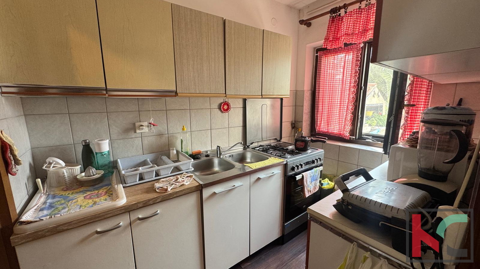 ISTRA, PREMANTURA, TRI APARTMANA SA OKUĆNICOM, #PRODAJA