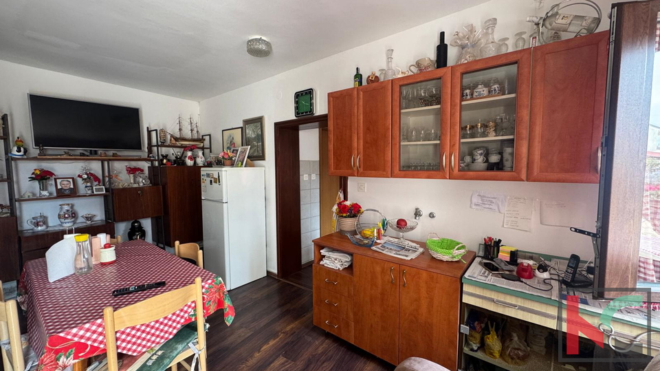 ISTRA, PREMANTURA, TRI APARTMANA SA OKUĆNICOM, #PRODAJA