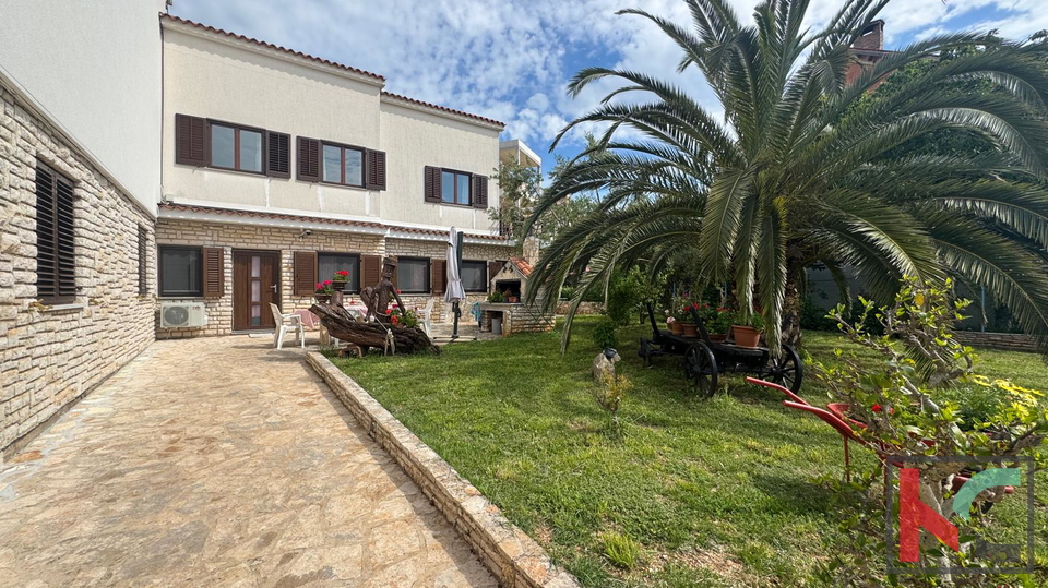 ISTRA, PREMANTURA, TRI APARTMANA SA OKUĆNICOM, #PRODAJA