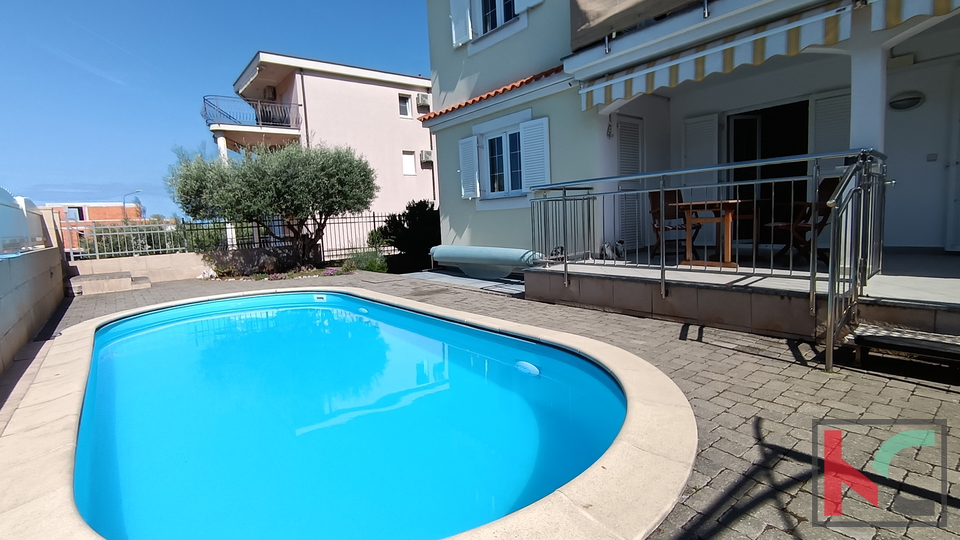 ISTRA, POREČ, STAN S 2 SPAVAĆE SOBE I PRIVATNIM BAZENOM, #PRODAJA