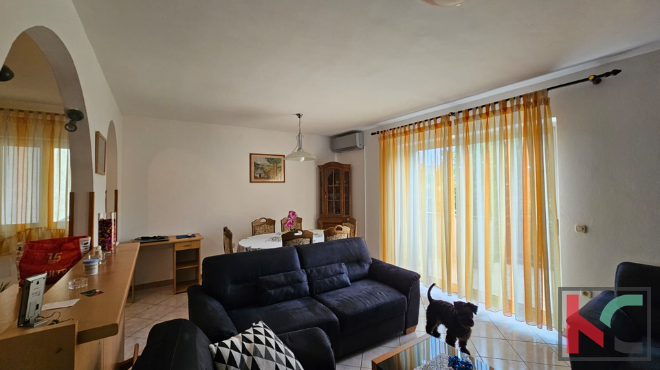 PULA, VALDEBEK, KUĆA SA DVA STANA I GARAŽOM #PRODAJA