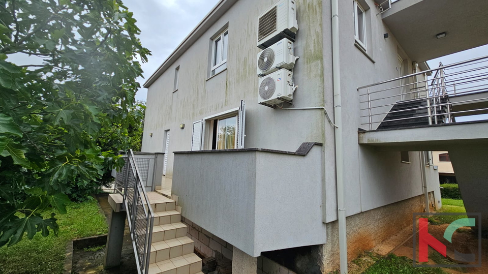 PULA, VALDEBEK, KUĆA SA DVA STANA I GARAŽOM #PRODAJA