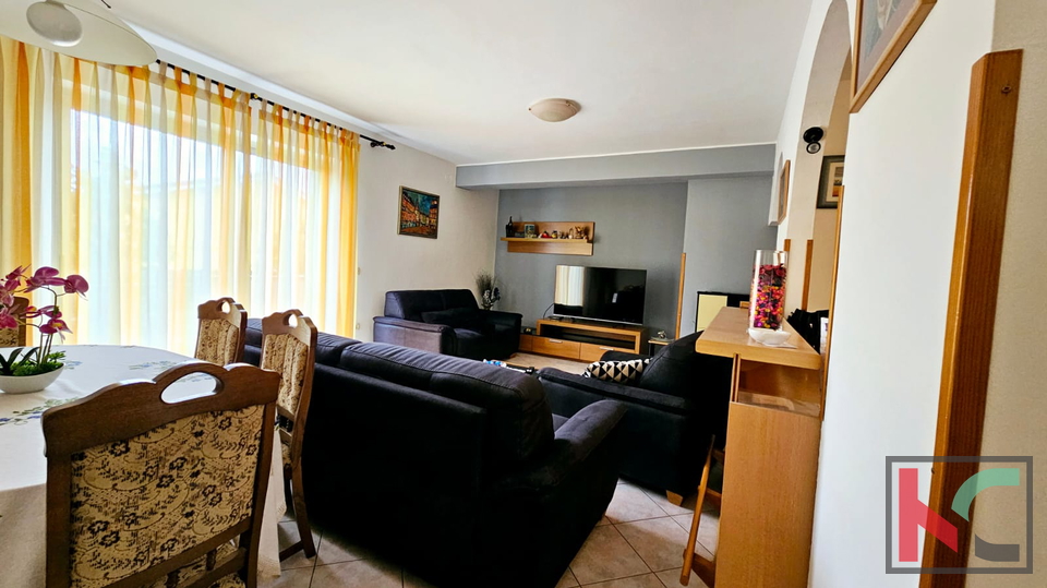 PULA, VALDEBEK, KUĆA SA DVA STANA I GARAŽOM #PRODAJA