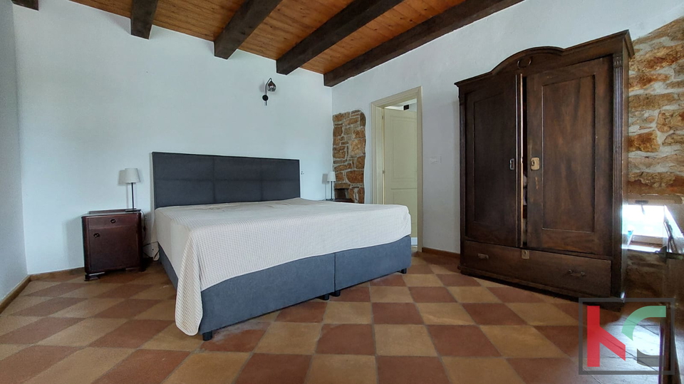 ISTRA, TINJAN,  KAMENA VILA SA BAZENOM, # PRODAJA