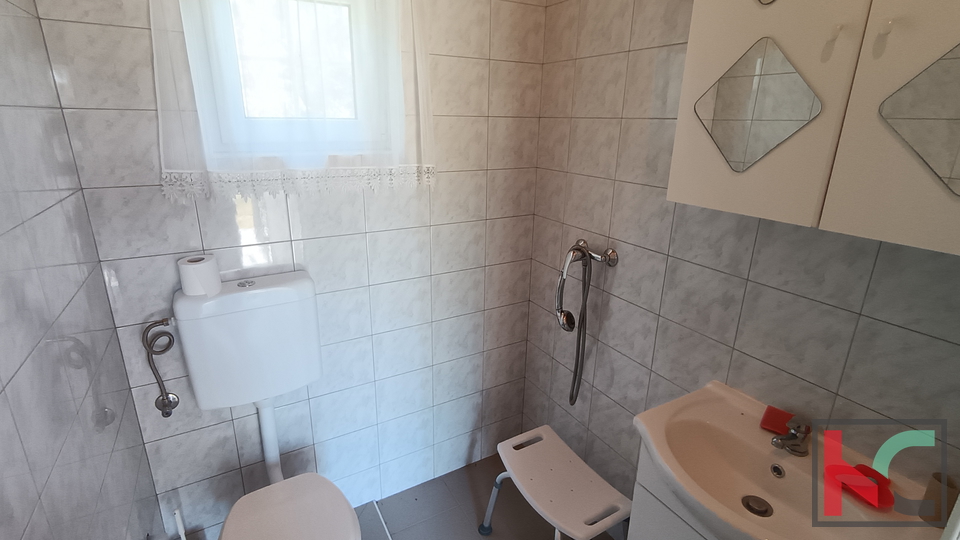 ISTRA, OKOLICA ROVINJA, VIKENDICA S VELIKIM ZEMLJIŠTEM U BLIZINI MORA, #PRODAJA