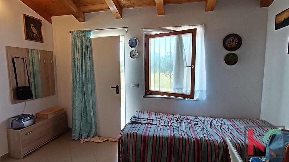 ISTRA, OKOLICA ROVINJA, VIKENDICA S VELIKIM ZEMLJIŠTEM U BLIZINI MORA, #PRODAJA