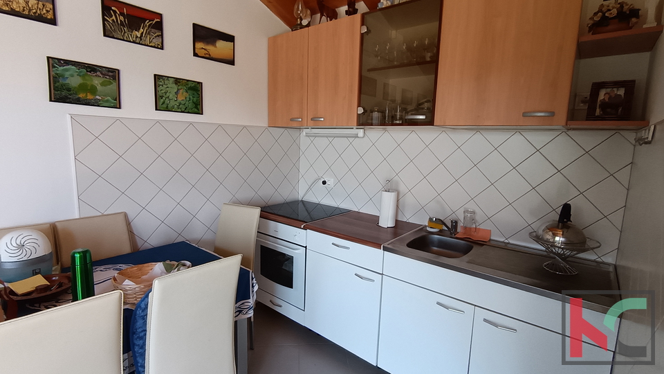 ISTRA, OKOLICA ROVINJA, VIKENDICA S VELIKIM ZEMLJIŠTEM U BLIZINI MORA, #PRODAJA
