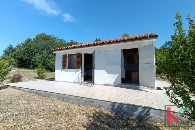 ISTRA, UMGEBUNG ROVINJ, WOCHENENDHAUS MIT GROßEM GRUNDSTÜCK, #VERKAUF