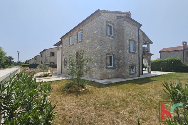 ISTRA, SVETVINČENAT, KUĆA SA BAZENOM I UREĐENOM OKUĆNICOM, 4 SPAVAĆE SOBE, 3 KUPAONICE, #PRODAJA