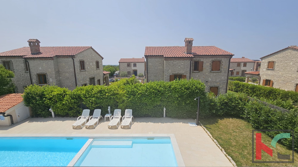 ISTRA, SVETVINČENAT, KUĆA SA BAZENOM I UREĐENOM OKUĆNICOM, 4 SPAVAĆE SOBE, 3 KUPAONICE, #PRODAJA