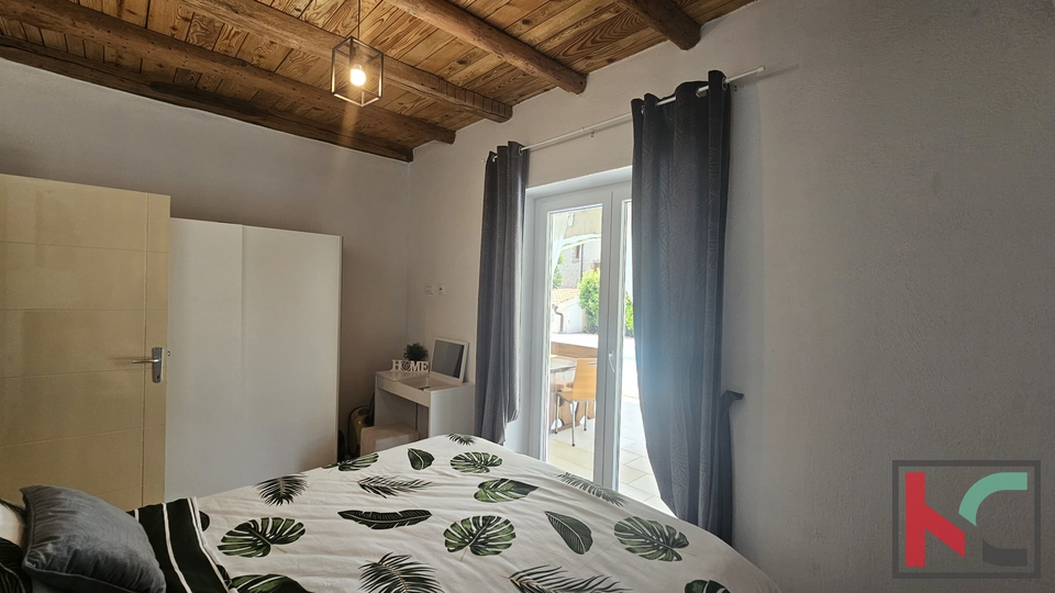 ISTRA, SVETVINČENAT, KUĆA SA BAZENOM I UREĐENOM OKUĆNICOM, 4 SPAVAĆE SOBE, 3 KUPAONICE, #PRODAJA