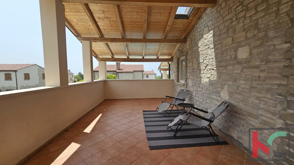 ISTRA, SVETVINČENAT, KUĆA SA BAZENOM I UREĐENOM OKUĆNICOM, 4 SPAVAĆE SOBE, 3 KUPAONICE, #PRODAJA