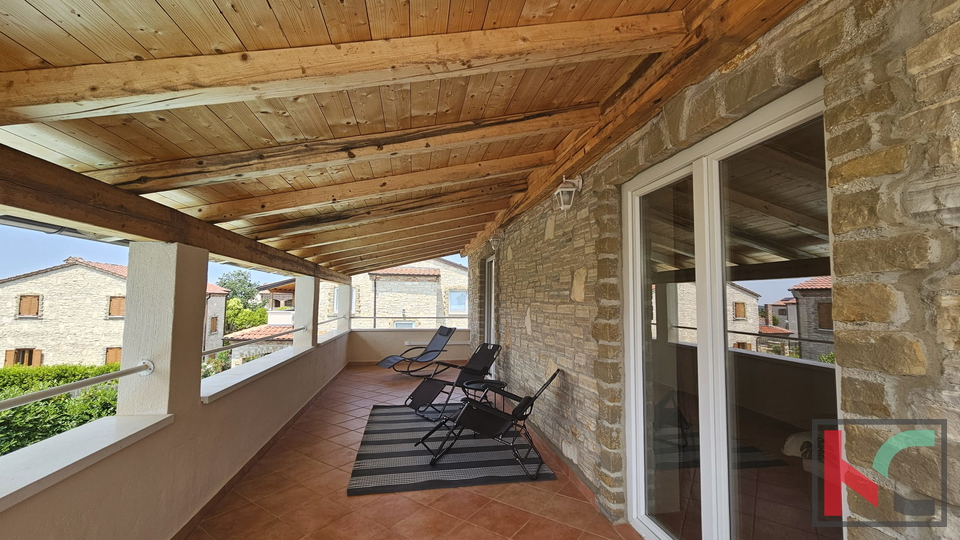 ISTRA, SVETVINČENAT, KUĆA SA BAZENOM I UREĐENOM OKUĆNICOM, 4 SPAVAĆE SOBE, 3 KUPAONICE, #PRODAJA