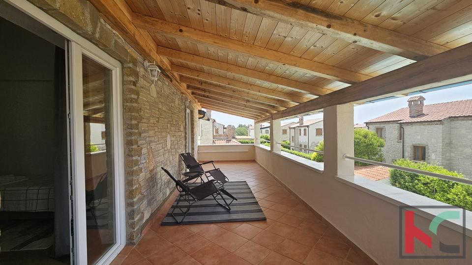 ISTRA, SVETVINČENAT, KUĆA SA BAZENOM I UREĐENOM OKUĆNICOM, 4 SPAVAĆE SOBE, 3 KUPAONICE, #PRODAJA