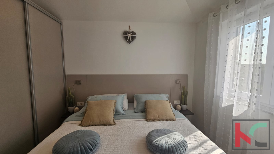 ISTRA, PEROJ , STAN S POGLEDOM NA MORE , NAMJEŠTEN I OPREMLJEN, #PRODAJA