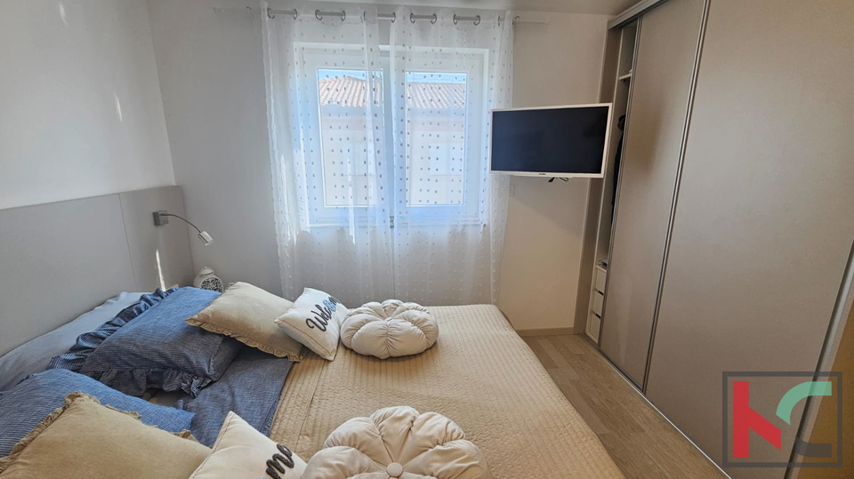 ISTRA, PEROJ , STAN S POGLEDOM NA MORE , NAMJEŠTEN I OPREMLJEN, #PRODAJA