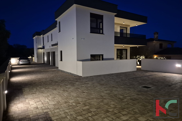 Istrien, Medulin, im Bau befindliche Doppelhaushälfte mit Pool und Garten, Garage, nahe dem Meer, #Verkauf
