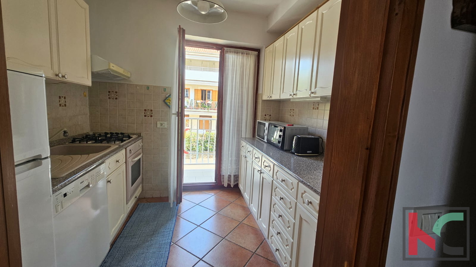 ROVINJ, STAN SA TRI BALKONA I POGLEDOM NA MORE #PRODAJA