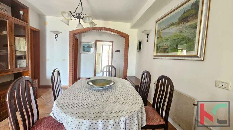 ROVINJ, STAN SA TRI BALKONA I POGLEDOM NA MORE #PRODAJA