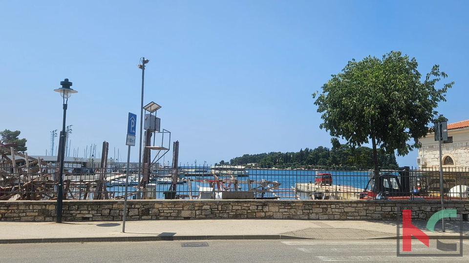 ROVINJ, STAN SA TRI BALKONA I POGLEDOM NA MORE #PRODAJA