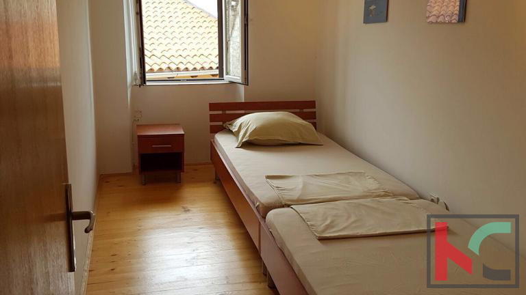 ROVINJ, CENTAR, VELIKI STAN U BAROKNOJ PALAČI 80M2 #PRODAJA