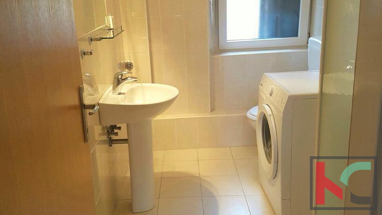 ROVINJ, CENTAR, VELIKI STAN U BAROKNOJ PALAČI 80M2 #PRODAJA