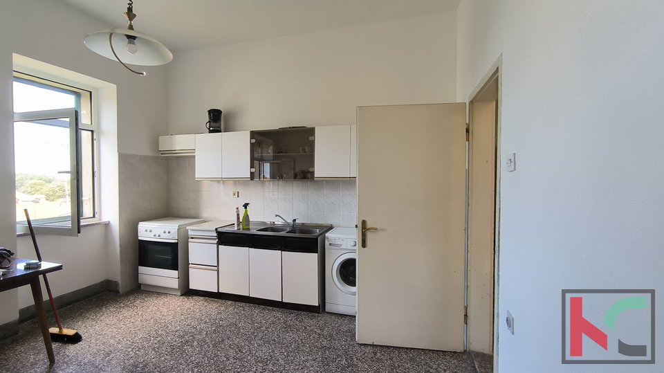 PULA, STAN 66 m2 I DIO DVORIŠTA U STROGOM CENTRU, KAŠTEL #PRODAJA