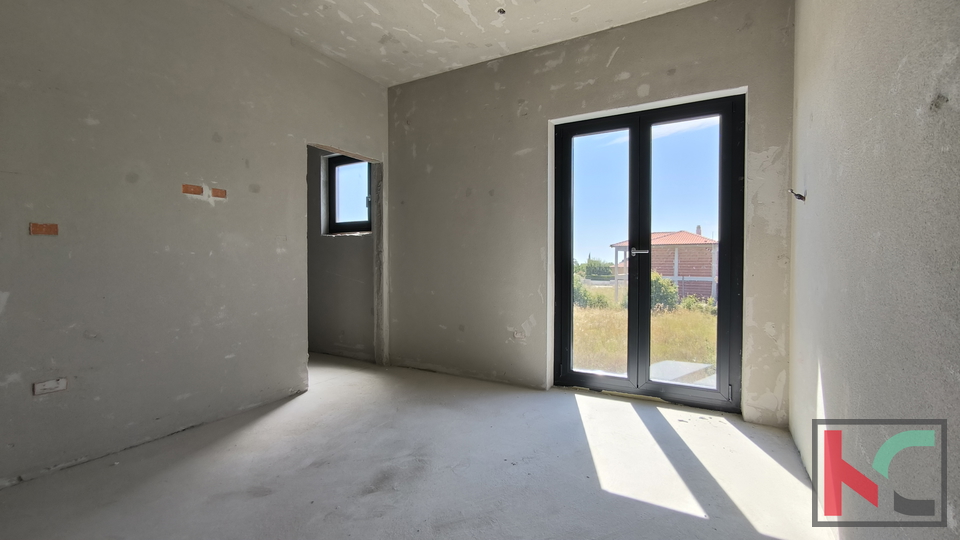 ISTRA, KANFANAR, SAMOSTOJEĆA KUĆA S BAZENOM #PRODAJA