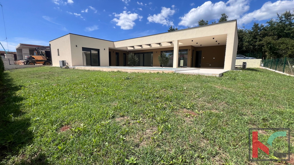 ISTRA, ŽMINJ, MODERNA PRIZEMNICA S BAZENOM #PRODAJA