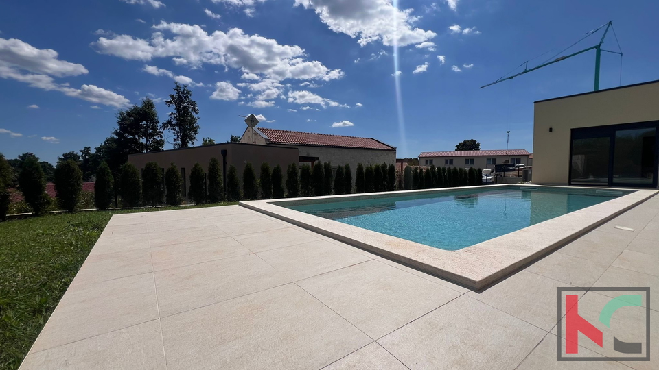 ISTRA, ŽMINJ, MODERNA PRIZEMNICA S BAZENOM #PRODAJA