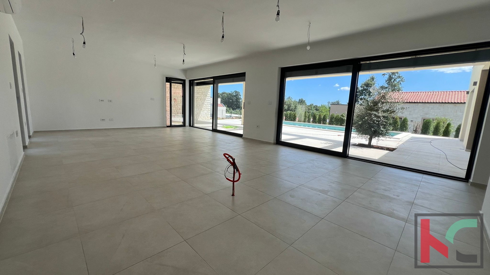 ISTRA, ŽMINJ, MODERNA PRIZEMNICA S BAZENOM #PRODAJA