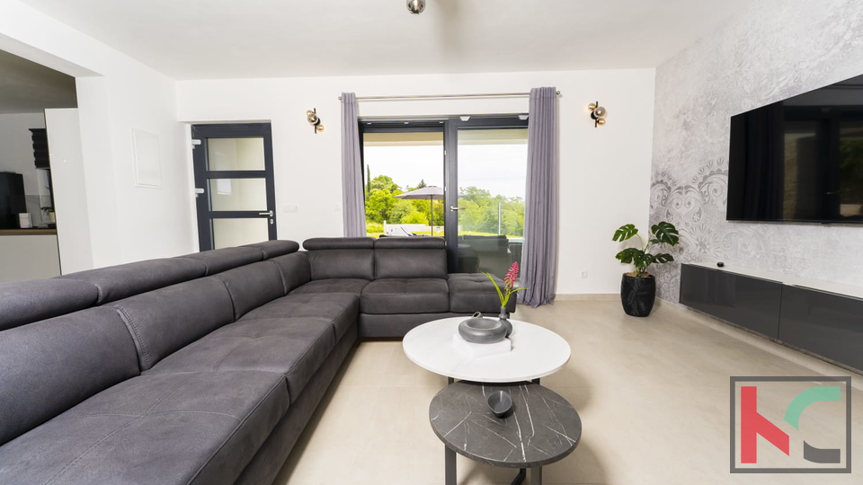 &Lcy;&acy;&bcy;&icy;&ncy;&comma; &ocy;&kcy;&rcy;&iecy;&scy;&tcy;&ncy;&ocy;&scy;&tcy;&icy;&comma; &ocy;&tcy;&dcy;&iecy;&lcy;&softcy;&ncy;&ocy;&scy;&tcy;&ocy;&yacy;&shchcy;&icy;&jcy; &dcy;&ocy;&mcy; &scy; &bcy;&acy;&scy;&scy;&iecy;&jcy;&ncy;&ocy;&mcy; 150 &mcy;2 &num;&pcy;&rcy;&ocy;&dcy;&acy;&zhcy;&acy;