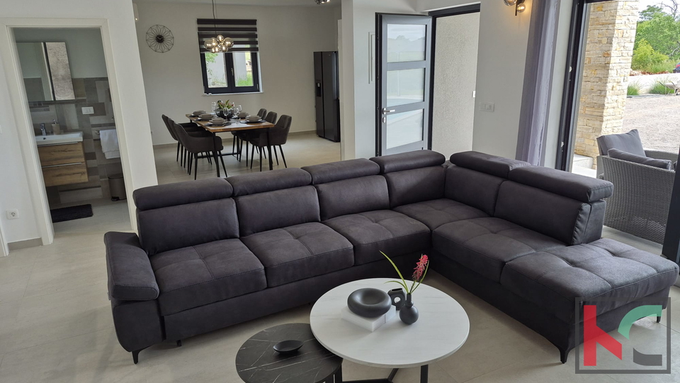 &Lcy;&acy;&bcy;&icy;&ncy;&comma; &ocy;&kcy;&rcy;&iecy;&scy;&tcy;&ncy;&ocy;&scy;&tcy;&icy;&comma; &ocy;&tcy;&dcy;&iecy;&lcy;&softcy;&ncy;&ocy;&scy;&tcy;&ocy;&yacy;&shchcy;&icy;&jcy; &dcy;&ocy;&mcy; &scy; &bcy;&acy;&scy;&scy;&iecy;&jcy;&ncy;&ocy;&mcy; 150 &mcy;2 &num;&pcy;&rcy;&ocy;&dcy;&acy;&zhcy;&acy;