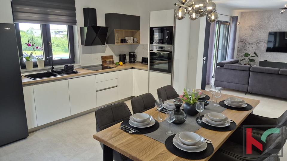 &Lcy;&acy;&bcy;&icy;&ncy;&comma; &ocy;&kcy;&rcy;&iecy;&scy;&tcy;&ncy;&ocy;&scy;&tcy;&icy;&comma; &ocy;&tcy;&dcy;&iecy;&lcy;&softcy;&ncy;&ocy;&scy;&tcy;&ocy;&yacy;&shchcy;&icy;&jcy; &dcy;&ocy;&mcy; &scy; &bcy;&acy;&scy;&scy;&iecy;&jcy;&ncy;&ocy;&mcy; 150 &mcy;2 &num;&pcy;&rcy;&ocy;&dcy;&acy;&zhcy;&acy;