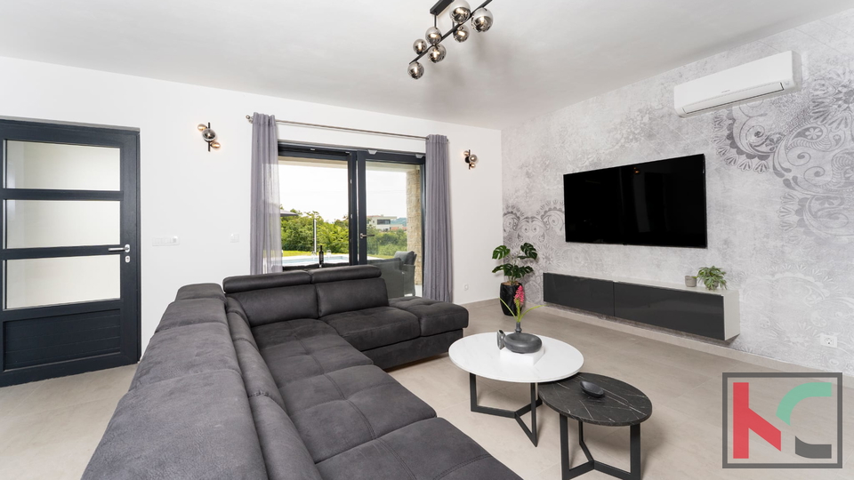 &Lcy;&acy;&bcy;&icy;&ncy;&comma; &ocy;&kcy;&rcy;&iecy;&scy;&tcy;&ncy;&ocy;&scy;&tcy;&icy;&comma; &ocy;&tcy;&dcy;&iecy;&lcy;&softcy;&ncy;&ocy;&scy;&tcy;&ocy;&yacy;&shchcy;&icy;&jcy; &dcy;&ocy;&mcy; &scy; &bcy;&acy;&scy;&scy;&iecy;&jcy;&ncy;&ocy;&mcy; 150 &mcy;2 &num;&pcy;&rcy;&ocy;&dcy;&acy;&zhcy;&acy;