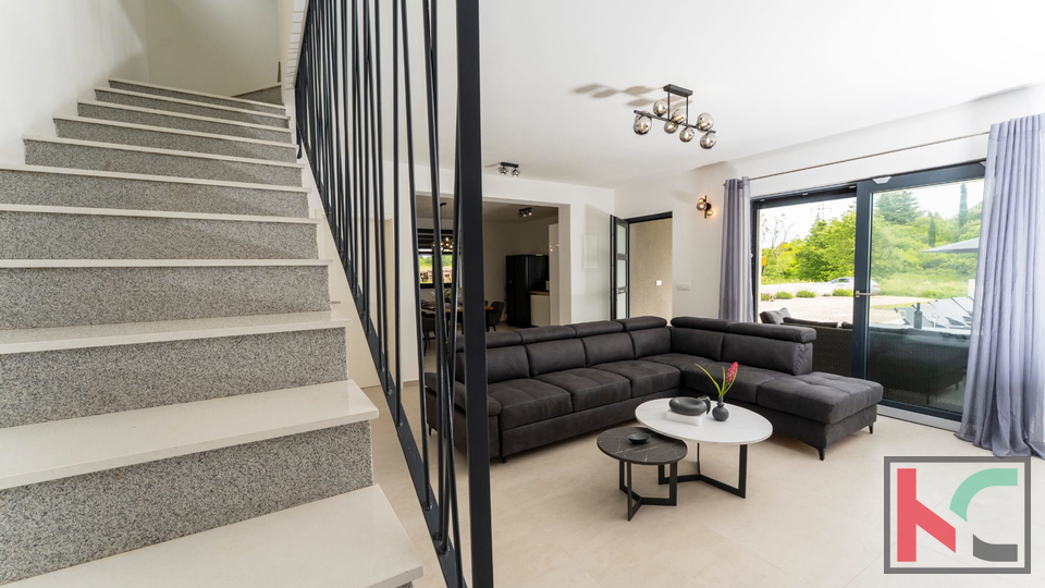 &Lcy;&acy;&bcy;&icy;&ncy;&comma; &ocy;&kcy;&rcy;&iecy;&scy;&tcy;&ncy;&ocy;&scy;&tcy;&icy;&comma; &ocy;&tcy;&dcy;&iecy;&lcy;&softcy;&ncy;&ocy;&scy;&tcy;&ocy;&yacy;&shchcy;&icy;&jcy; &dcy;&ocy;&mcy; &scy; &bcy;&acy;&scy;&scy;&iecy;&jcy;&ncy;&ocy;&mcy; 150 &mcy;2 &num;&pcy;&rcy;&ocy;&dcy;&acy;&zhcy;&acy;