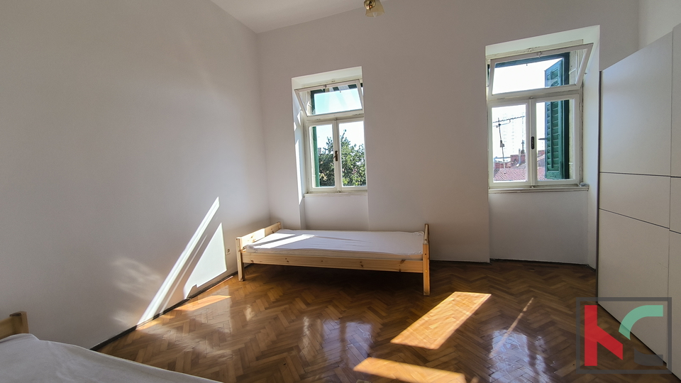 PULA, STAN 66 m2 I DIO DVORIŠTA U STROGOM CENTRU, KAŠTEL #PRODAJA